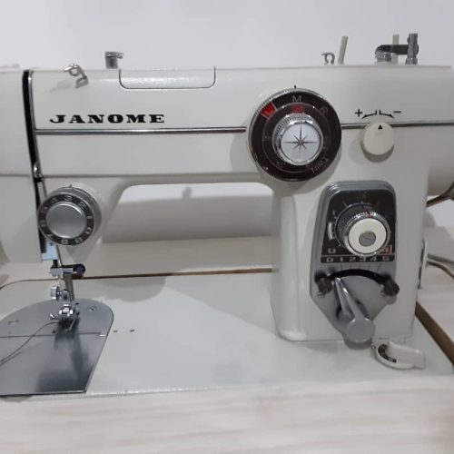 چرخ خیاطی ژانومه 802 همراه با میز