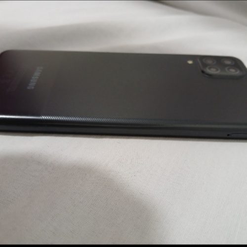 گوشی سامسونگ a12 مشکی 64 گیگ بدون تعمیر و سالم همراه کارتون