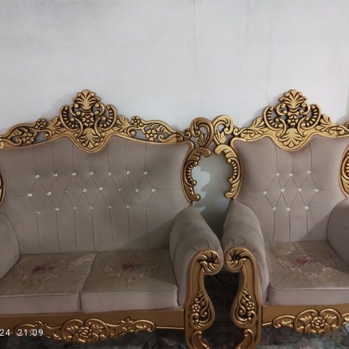 یک دست مبل سلطنتی در حد نو رنگ کرمی