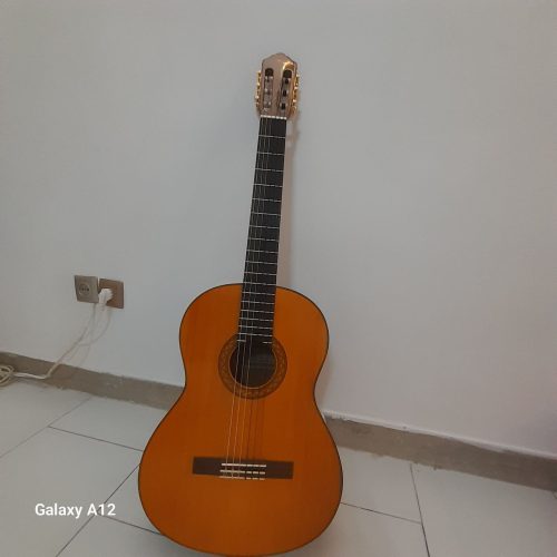 گیتار yamaha. C70