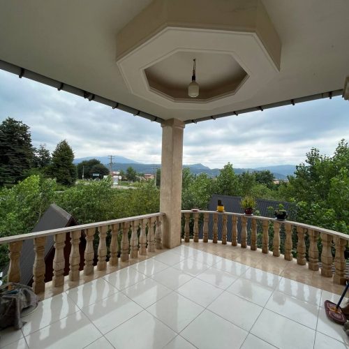 ویلایی بسیار لاکچری با چشم انداز رو به جنگل و روخانه