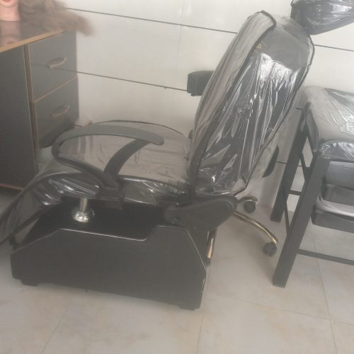 یک عدد صندل استاد یک عدد صندل اصلاح میز اپیلاسیون میز آرایش