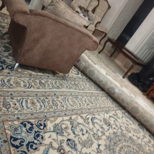 کاناپه پنج نفره همراه با میز عسلی چهار سال کار در حد نو تر تمییز