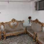 یک دست مبل سلطنتی در حد نو رنگ کرمی