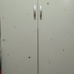 کمد رنگ سفید در حد نو با دو عدد کشو