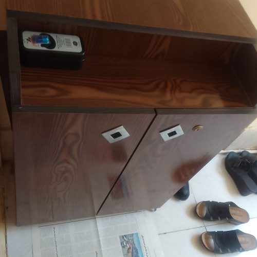 جا کفشی چوبی در حد نو