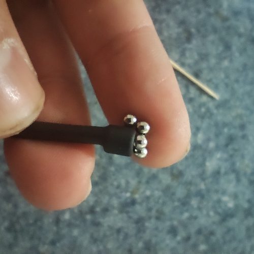 کوچیکترین هندزفری دنیا اندازه سر خلال دندون