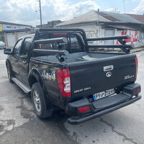 ماشین یکسال بیمه دارد لاستیک 80 درصد به اندازه دوتا کف دست زیرایینه بغل سمت راننده رنگه