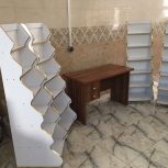 4 عدد طبقه خشکبار و یک عدد میز