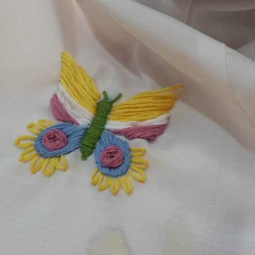 گلدوزی روی مقنعه