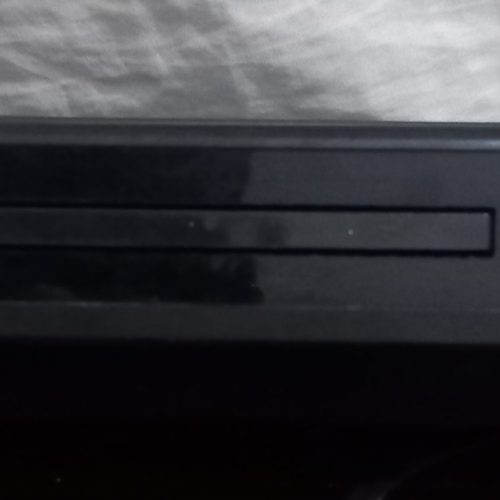 یک دستگاه دی وی دی سالم در حد نو