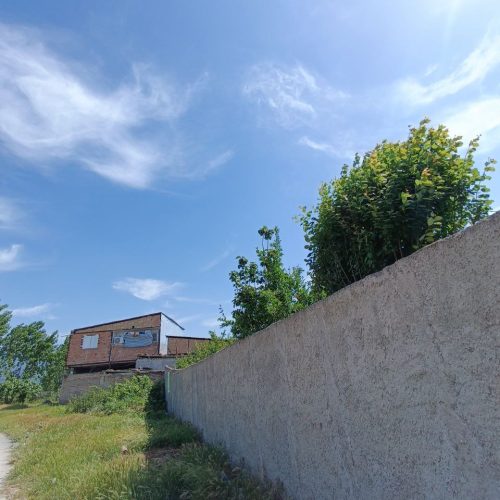 این زمین ب فروش میرسد