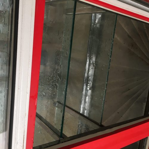 یخجال شیش در نما شیشه