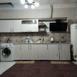 ‌پنج مترکابینت آشپزخانه تمیز ومرتب درحد نو کابینت بالا وپایین