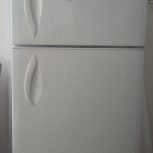 یک دستگاه یخچال فریزر