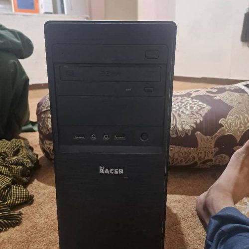 کامپیوتر با تمام تجهیزات