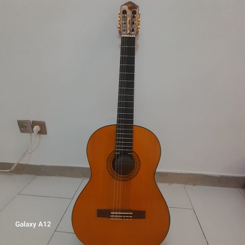 گیتار yamaha. C70