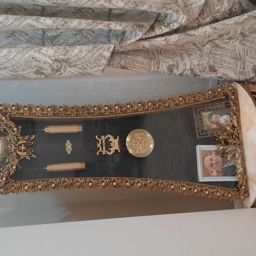 میزتلویزیون. آینه و کنسول .ساعت .میزخاطره