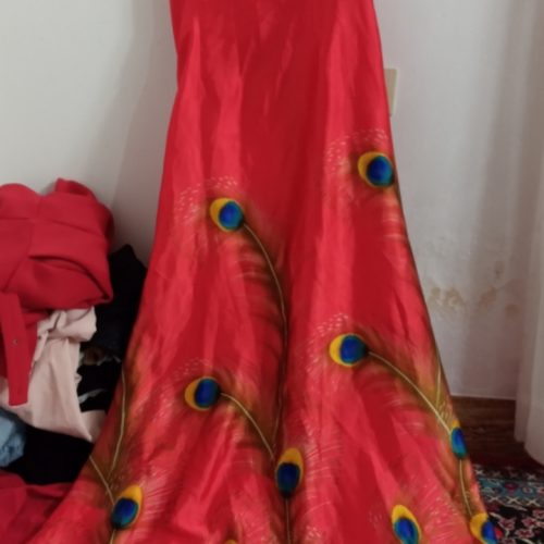 چند دست لباس مجلس دخترانه ومادرانه دارم نو