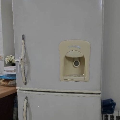 فروش فوری یخچال فریزر  مدل یخساران 20فوت سالم وتمیز با موتور دانفوس زیر قیمت فروش سایر کارکرده های روز