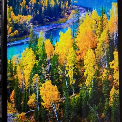 از نظر نرم افزاری کاملا سالم .از نظر ظاهری در قسمت پشتی گوشی، کمی رنگش رفته.