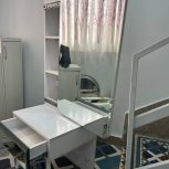 آینه‌ و میز آرایش کشویی