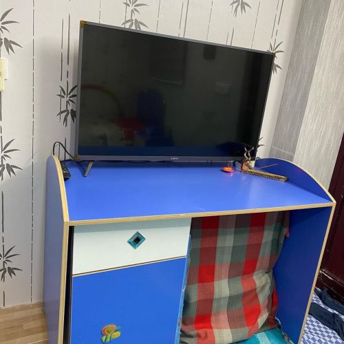 دو کمد دخت و کنار تختی و میز تحریر