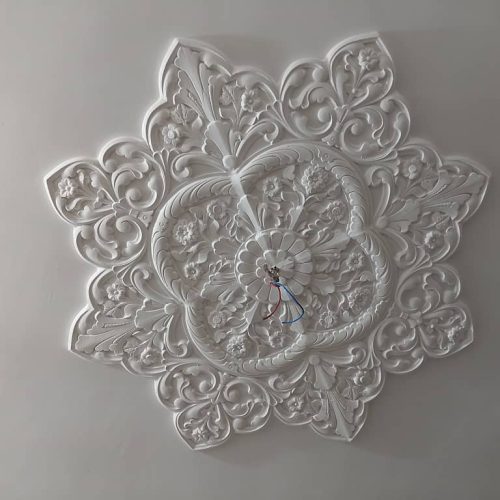 ساختمان فروشی سه اتاق سالون و یه مسافر خانه بیرون هم داره