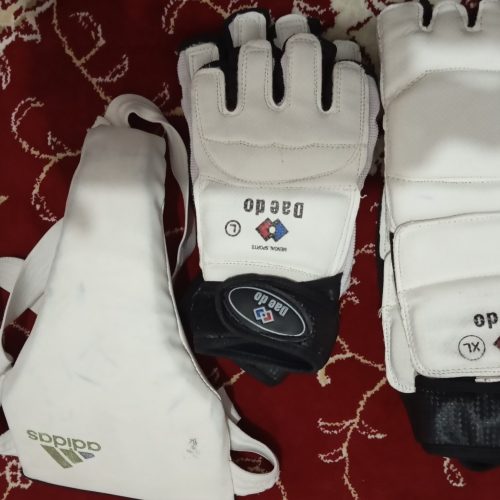 وسایل مبارزه تکواندو کامل درحد نو