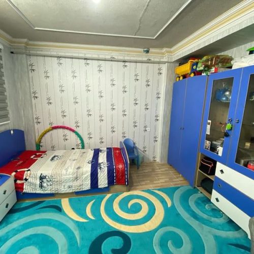 دو کمد دخت و کنار تختی و میز تحریر