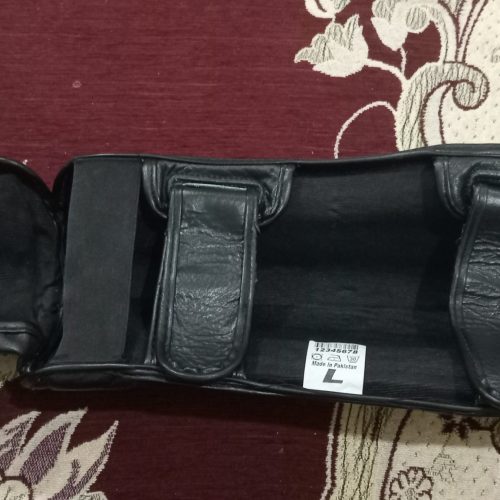 *محافظ ساق و روی پا مارک ونوم چرم *