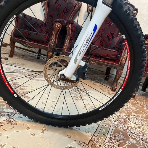 دوچرخه بسیار تمیز و در حد نو