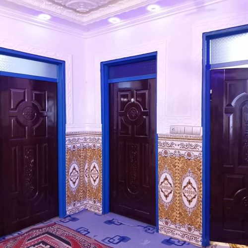 ساختمان فروشی سه اتاق سالون و یه مسافر خانه بیرون هم داره