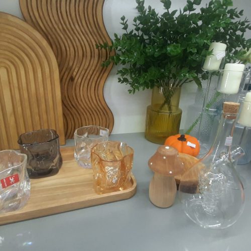 استخدام فروشنده خانم جهت کار در سناگالری جم