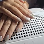 ناخن کار حرفه ای با مشتری