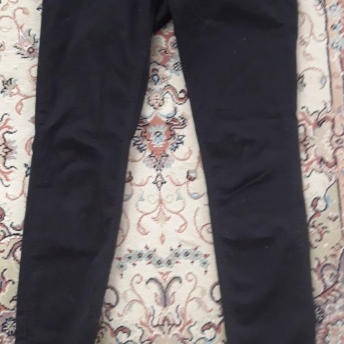 شلوار مشکی و تی شرت