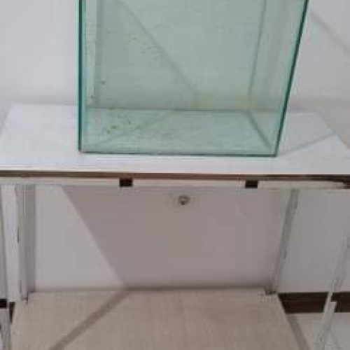 اکواریوم و میز