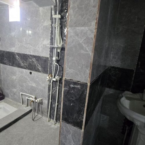 سویت زیبا تمیز حیاط دار با پارکینگ برای دو ماشین
