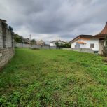 فروش زمین با کاربری مسکونی سند تک برگ ،محصور به دیوار بلوکی و دروازه ،انشعاب آب نصب کنتور داخل ملک ،برق،تلفن،گاز،بالای سر ملککوچه آسفالت تا سر ملک ،چشم انداز کوه و دریا ویو ابدی