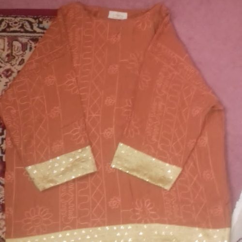 تعدادی لباس زنانه