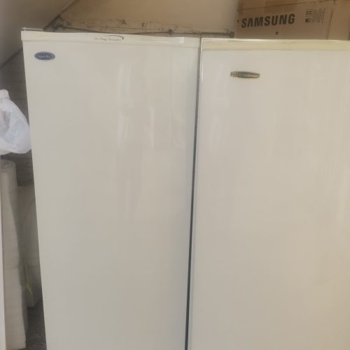 یک عدد فریزر هفت کشو موتور سالم ویکعدد یخچال نیازبه تعمیر