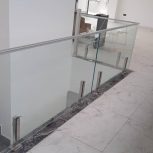 نرده شیشه ای