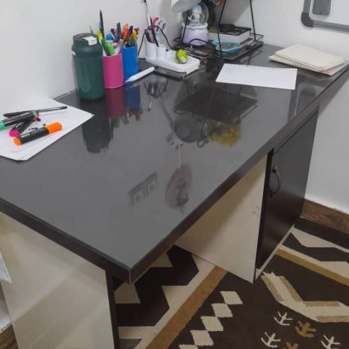 دو تخت و دو کمد و یک کمد دکور و یک میز تحریر