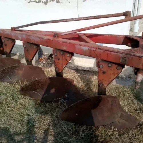 یک عدد واندر سی و دو پر مال تراکتورنیوهلند