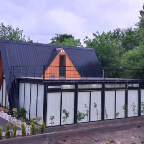 فروش کلبه سویسی جنگلی با استخر و جکوزی سرپوشیده