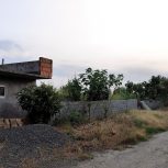 1000 متر زمین باغ دیوار شده