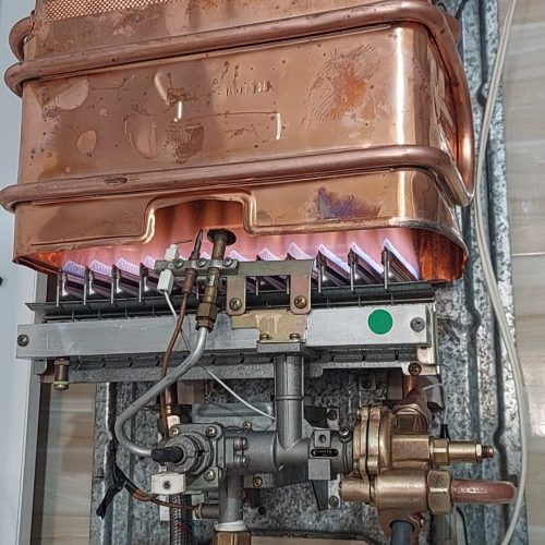 پکیج و آبگرمکن