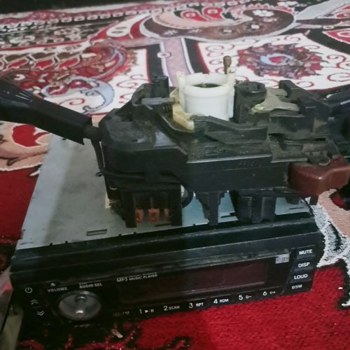 سلام یه عدد اینه برای بزک بازی دو عدد دست کامل راهنما و دوعدد ظبط و یه خازن