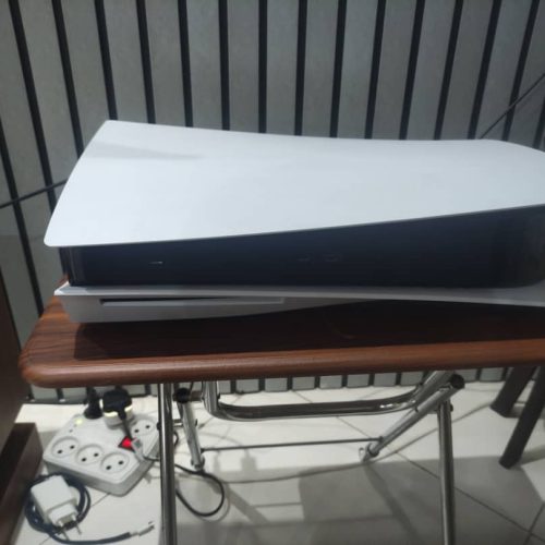 Ps5همراه دسته اضافه و گارانتی دار