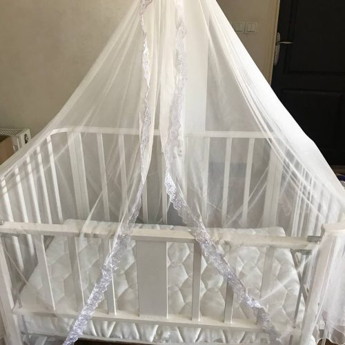 گهواره کنارتخت مادر